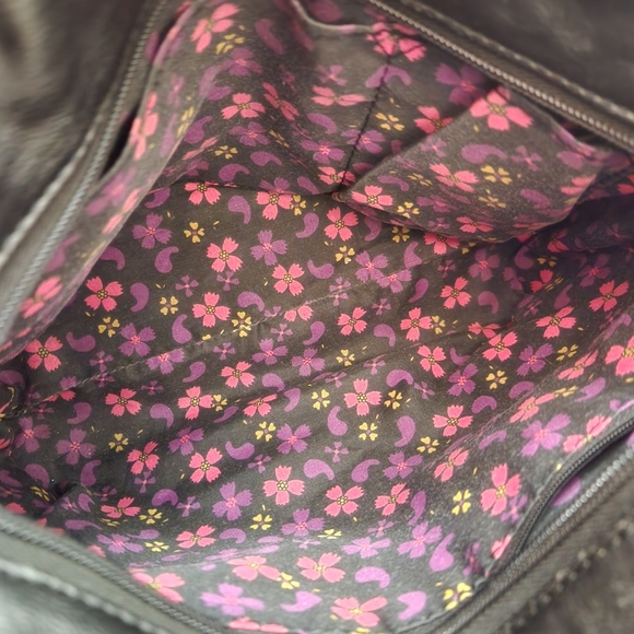 Betsy Johnson Black Quilted Betsyville Handbag Satchel Bag Preloved - Picture 4 of 8